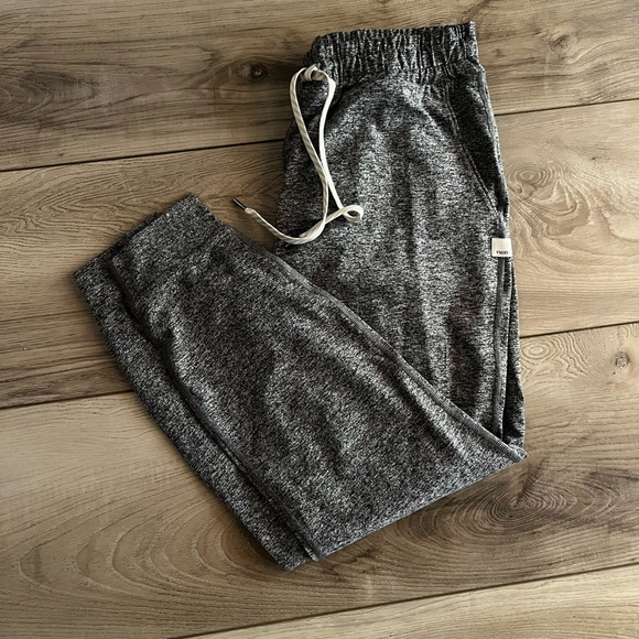 NWOT GRAY VUORI DREAM-KNIT PERFORMANCE JOGGER - Picture 2 of 5